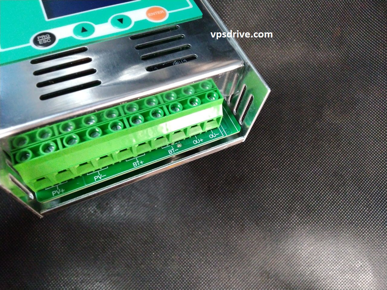 MPPT solar charge controller for battery charging