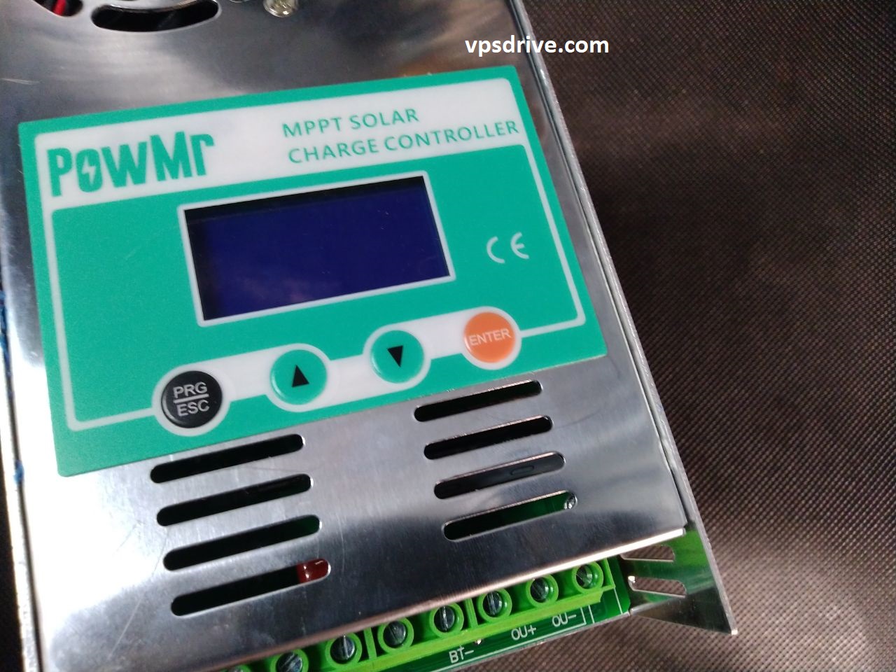 MPPT solar charge controller for battery charging