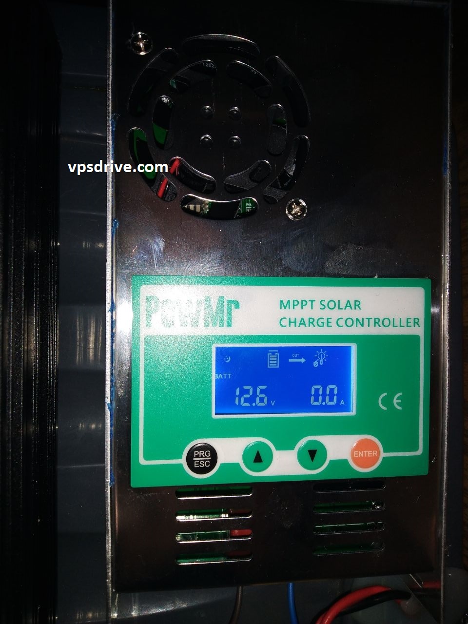 MPPT solar charge controller for battery charging