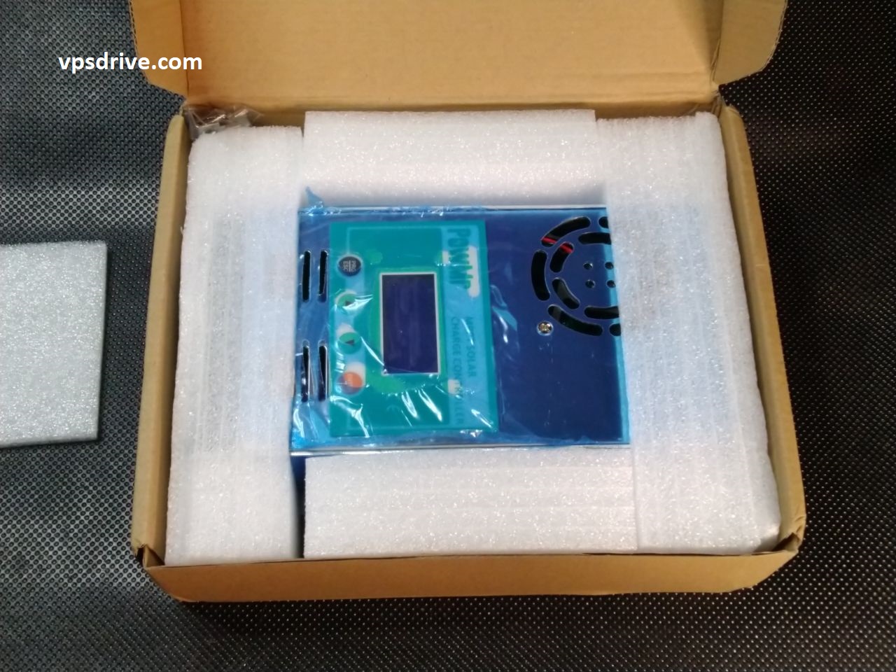 MPPT solar charge controller for battery charging