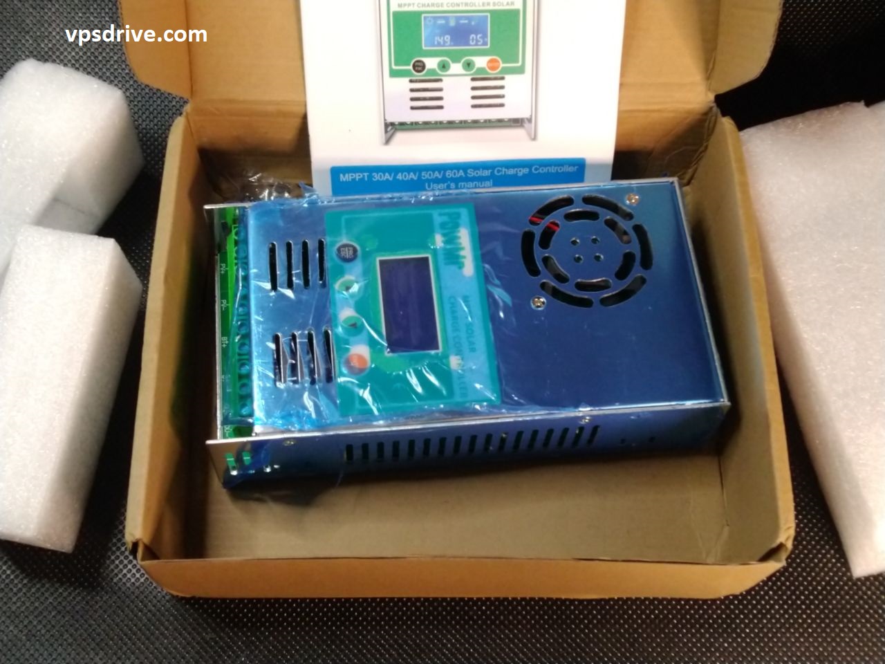 MPPT solar charge controller for battery charging