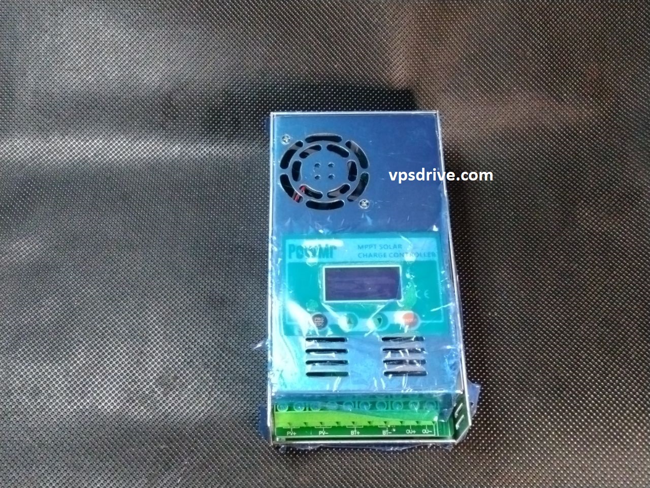 MPPT solar charge controller for battery charging