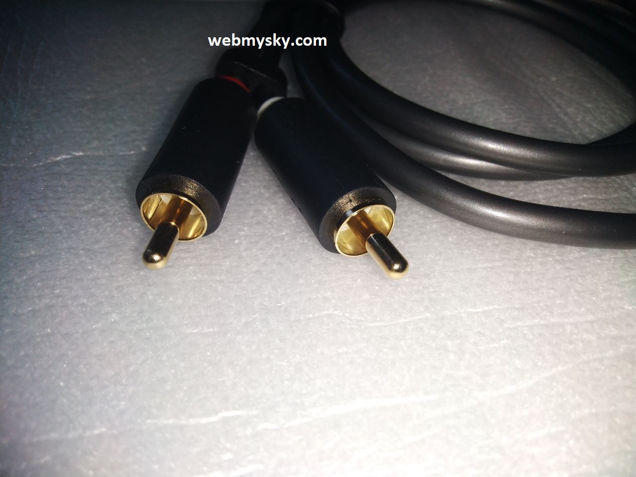 The Ugreen Audio Cable with 3.5mm Jack and RCA Connectors